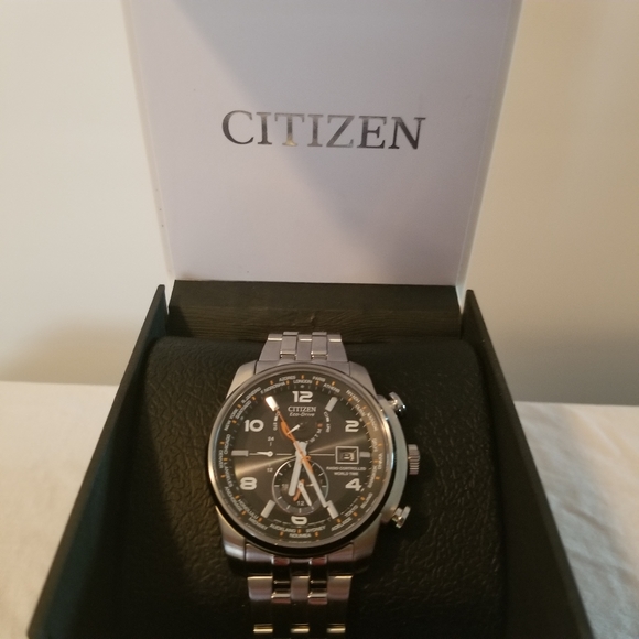 Citizen H820 eco drive mens watch - Picture 1 of 2